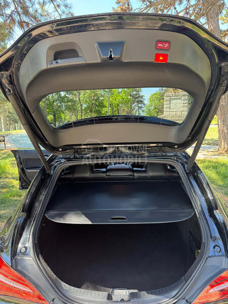 Mercedes Benz CLA 200 Shooting Brake AMG Line NIGHTPAKET
