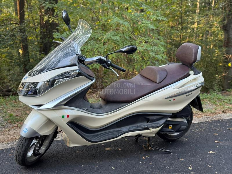Piaggio X10
