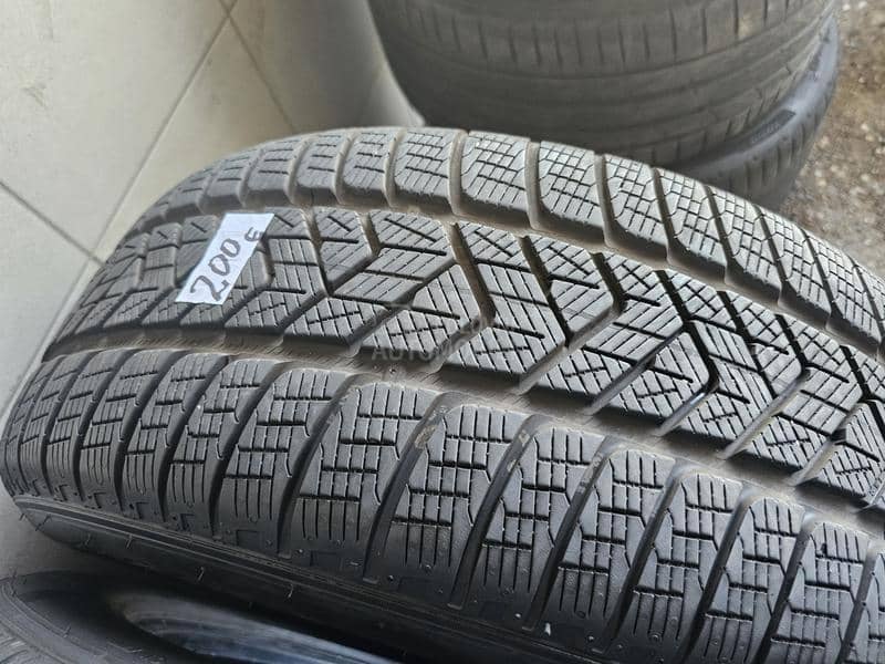 Pirelli 235/60 R18 Zimska