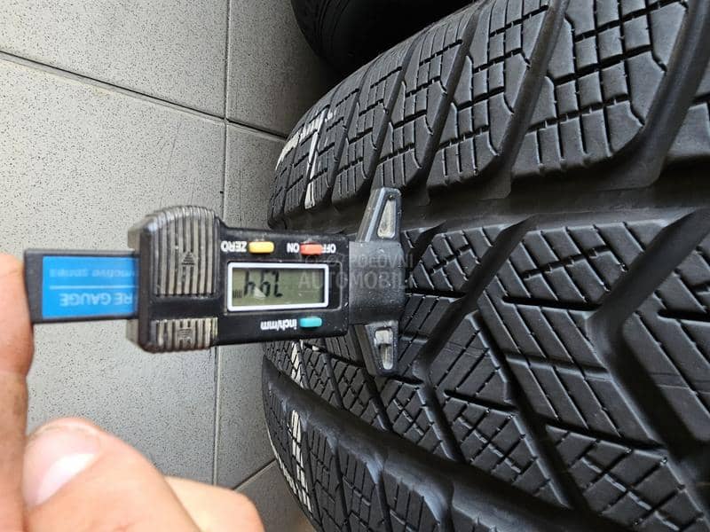 Pirelli 235/60 R18 Zimska