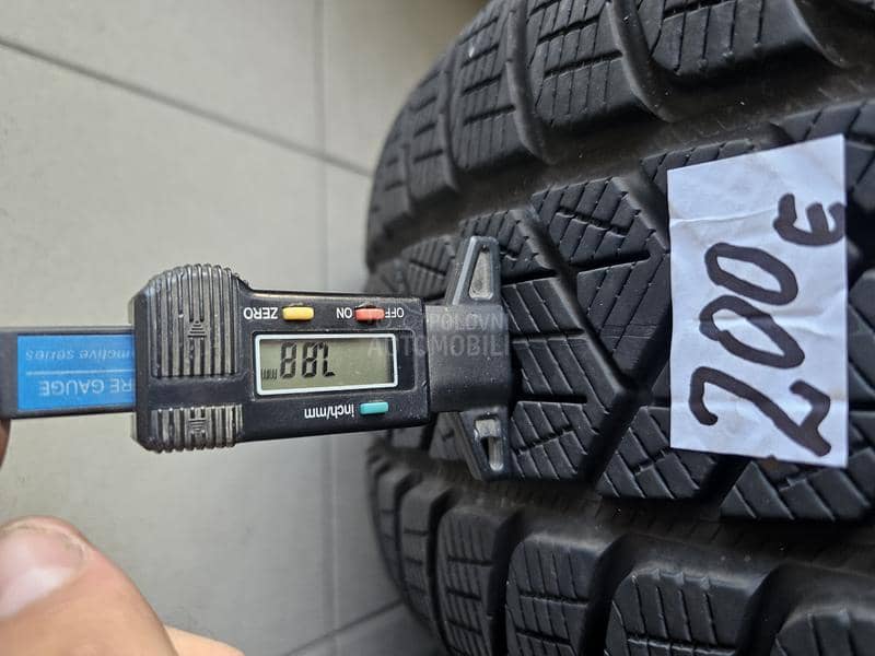 Pirelli 235/60 R18 Zimska