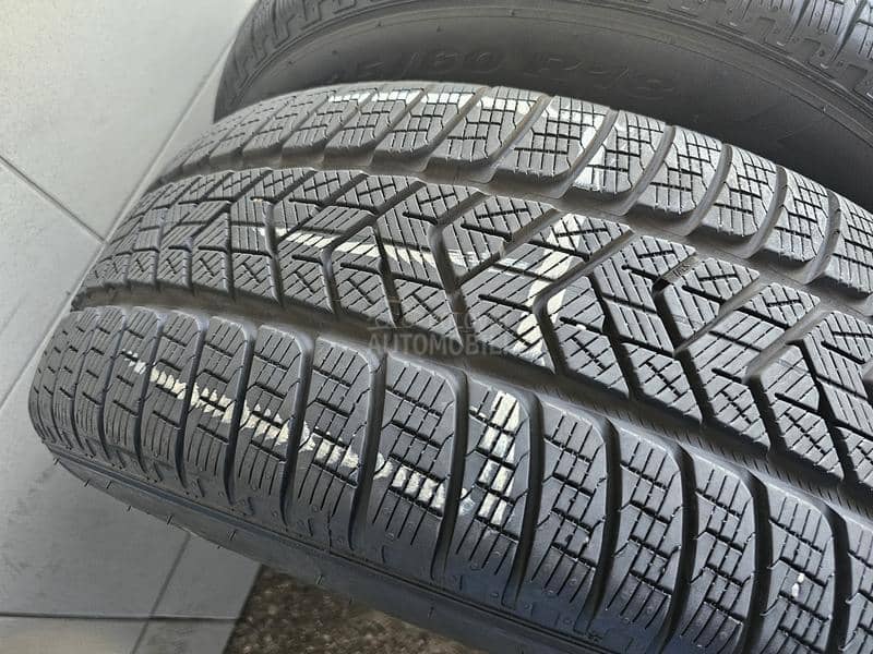Pirelli 235/60 R18 Zimska