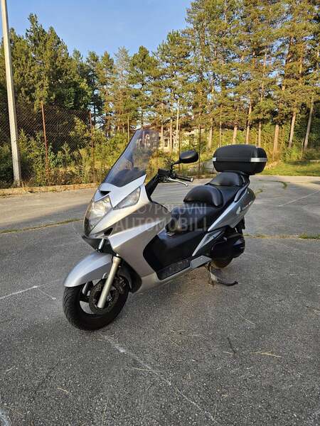 Honda FJS 400 Silverwing
