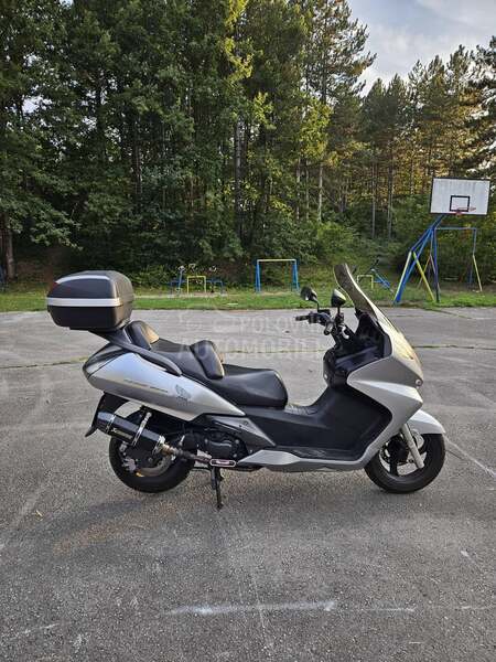 Honda FJS 400 Silverwing