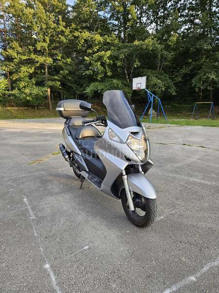 Honda FJS 400 Silverwing