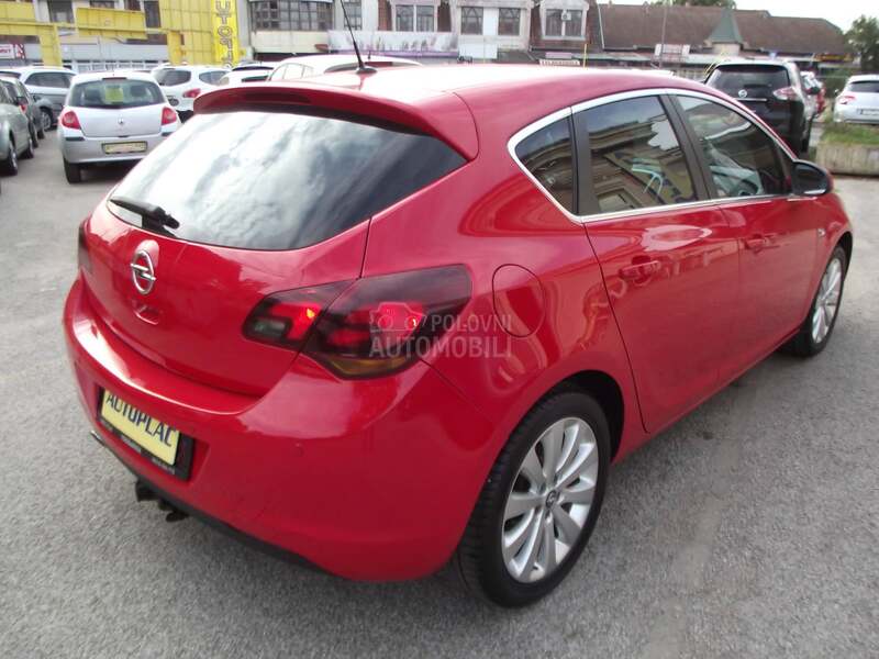 Opel Astra J 1.4 B  ALU XENON NOV