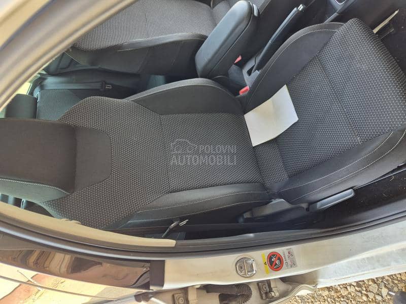 Škoda Rapid 2014. god. -  kompletan auto u delovima