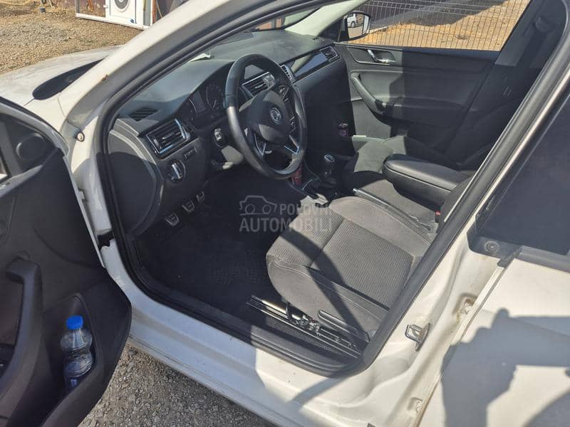 Škoda Rapid 2014. god. -  kompletan auto u delovima