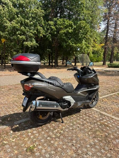 Honda Silwer Wing 600