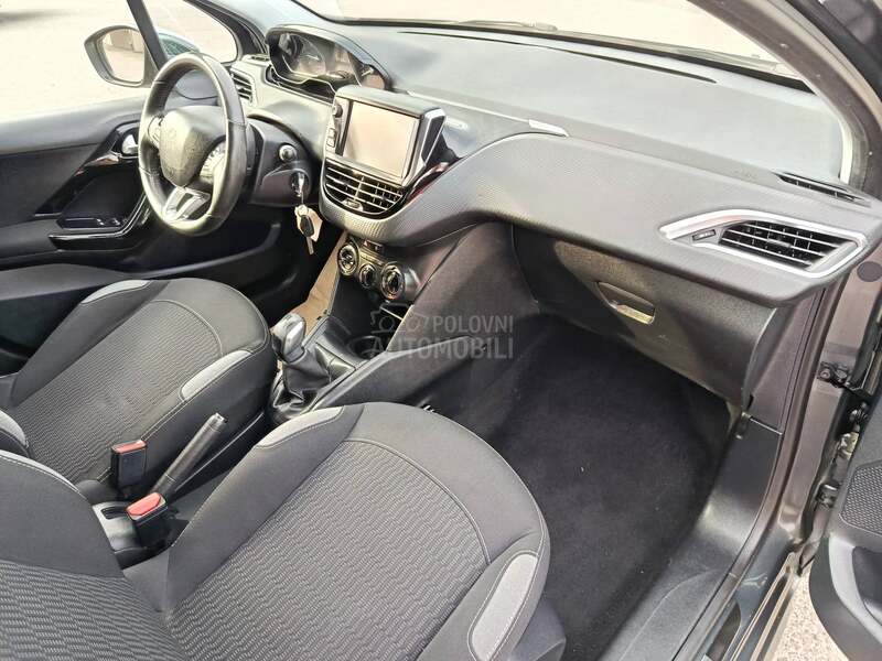 Peugeot 208 1.2