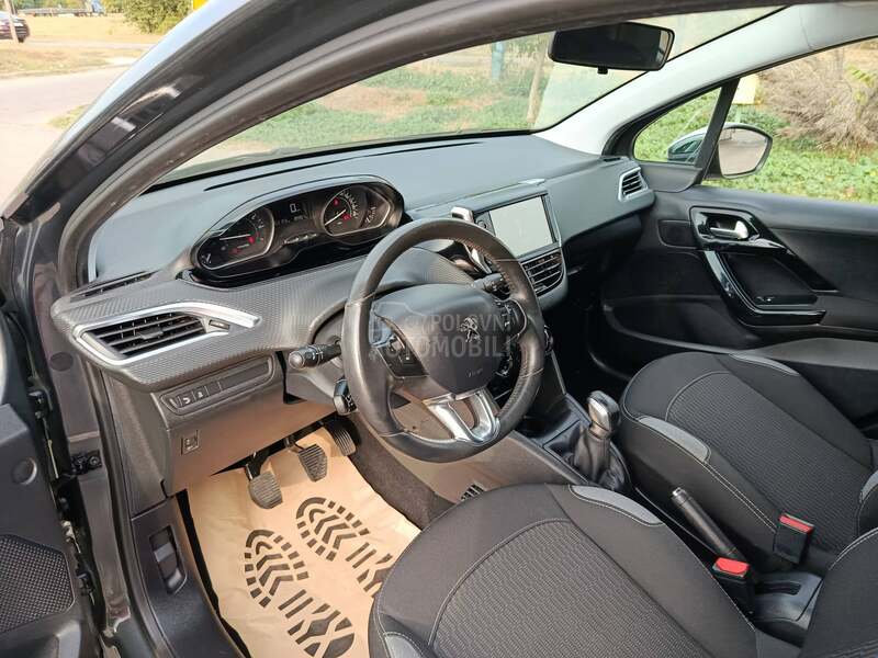 Peugeot 208 1.2