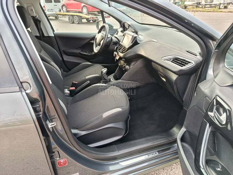 Peugeot 208 1.2
