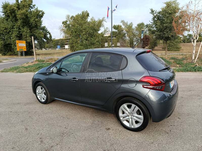 Peugeot 208 1.2