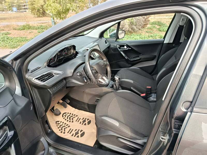 Peugeot 208 1.2