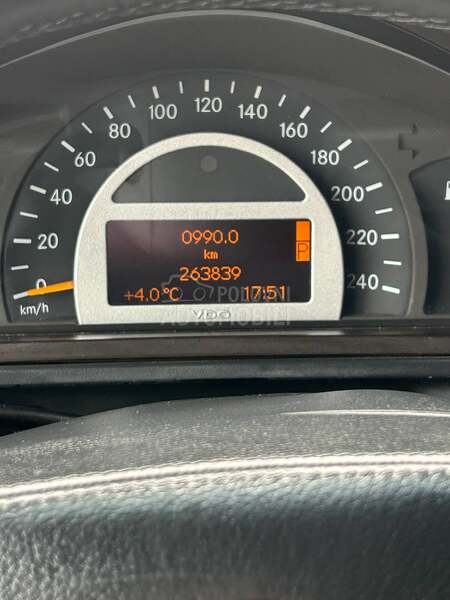 Mercedes Benz G 400 V8
