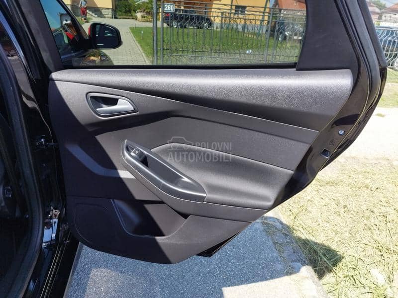 Ford Focus 1.5 RED I BLACK