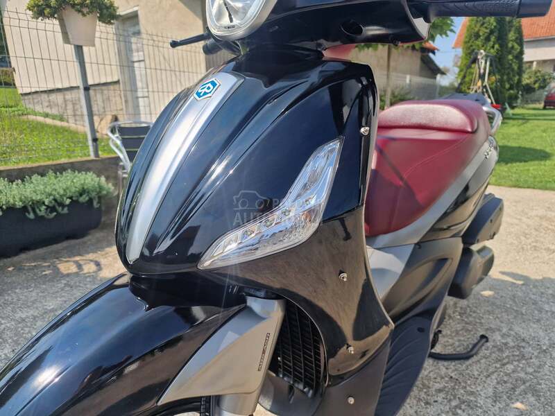 Piaggio Beverly 350