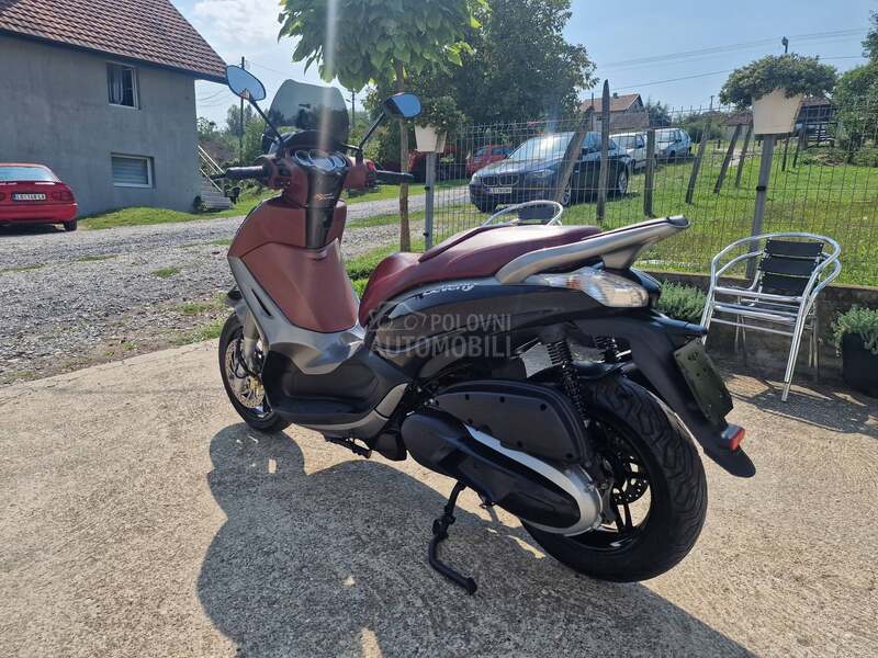 Piaggio Beverly 350