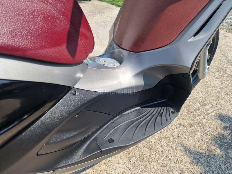 Piaggio Beverly 350