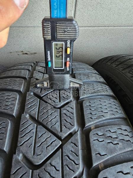 Pirelli 205/60 R16 Zimska