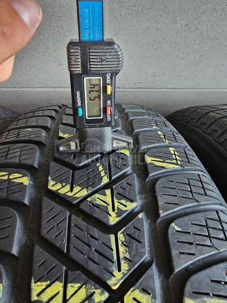 Pirelli 215/65 R17 Zimska