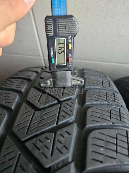 Pirelli 215/65 R17 Zimska