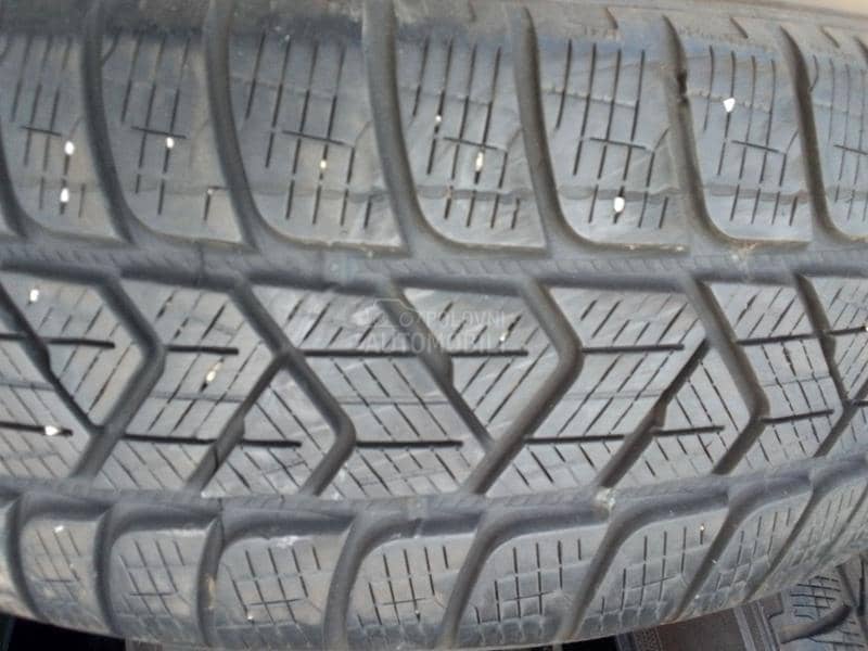 Pirelli 215/65 R17 Zimska