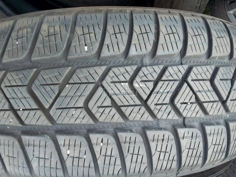 Pirelli 215/65 R17 Zimska