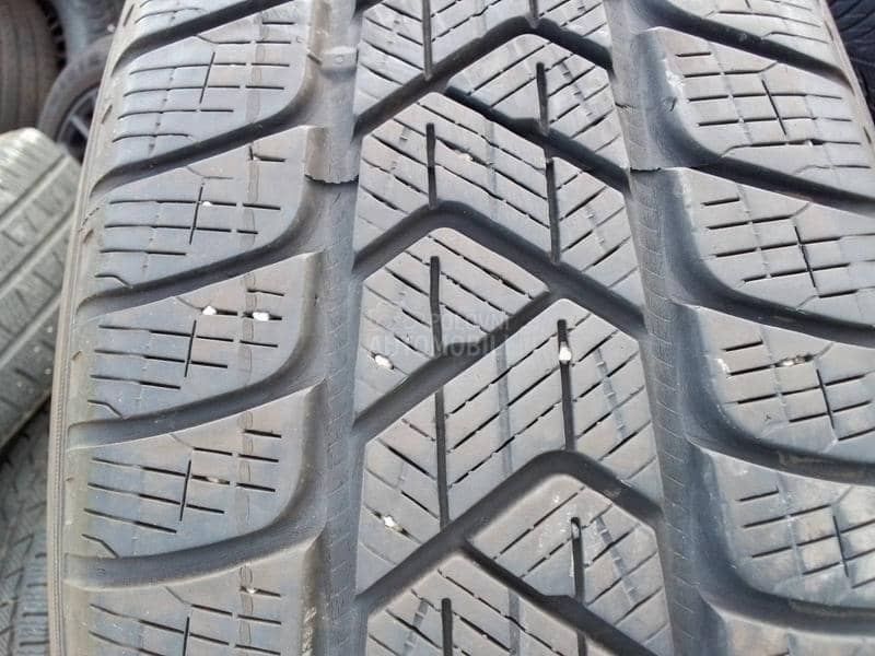 Pirelli 215/65 R17 Zimska