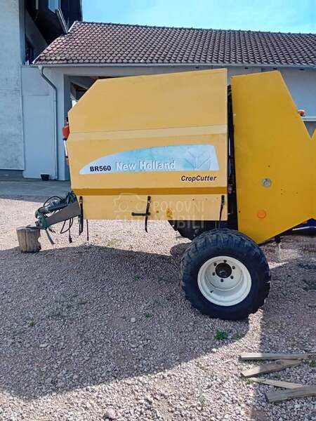 New Holland BR560