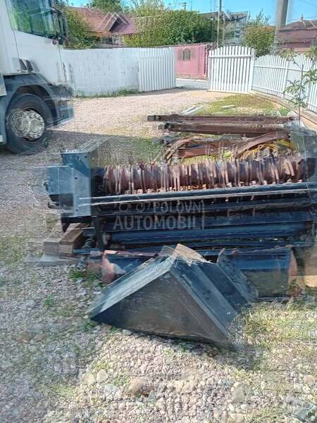 New Holland BR560