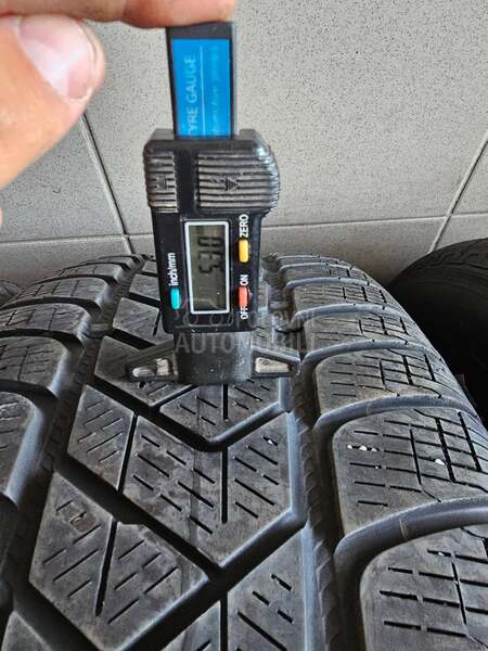 Pirelli 235/65 R17 Zimska