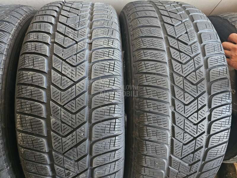 Pirelli 235/65 R17 Zimska