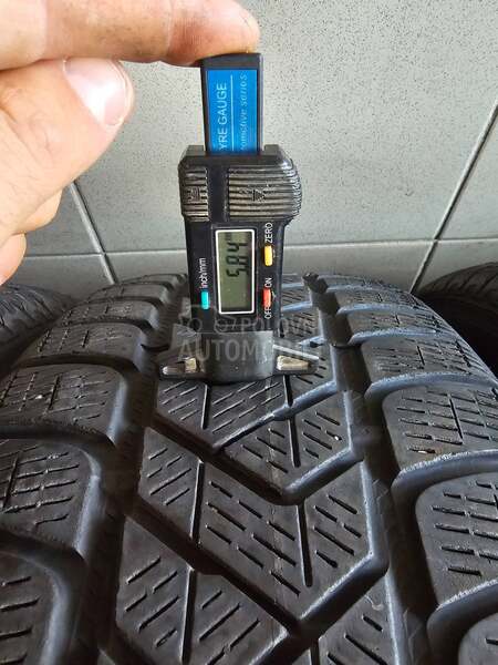 Pirelli 235/65 R17 Zimska