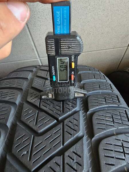 Pirelli 235/65 R17 Zimska