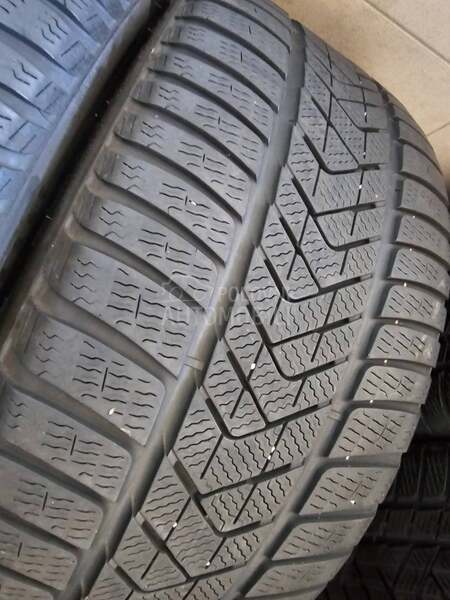 Pirelli 275/35 R19 Zimska