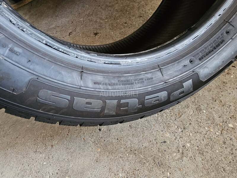 Petlas 215/60 R17 Zimska