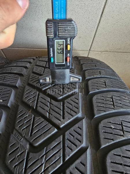 Pirelli 255/40 R21 Zimska