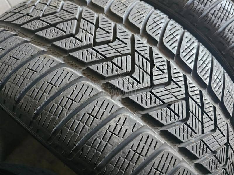 Pirelli 255/40 R21 Zimska