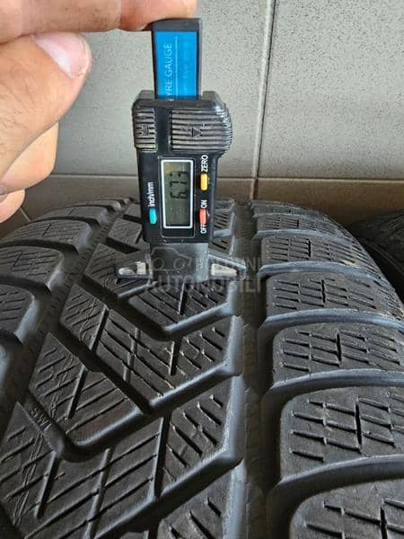 Pirelli 255/40 R21 Zimska