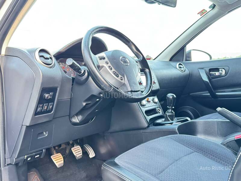 Nissan Qashqai + 2 360 KAMERA NAV. PAN0