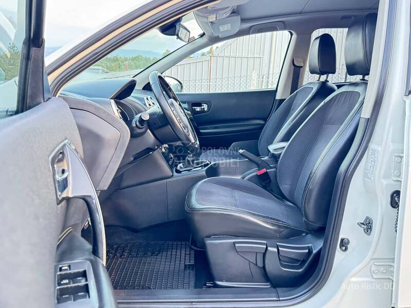 Nissan Qashqai + 2 360 KAMERA NAV. PAN0