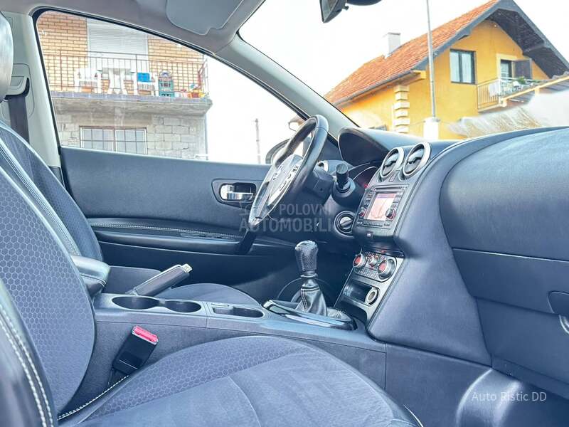 Nissan Qashqai + 2 360 KAMERA NAV. PAN0