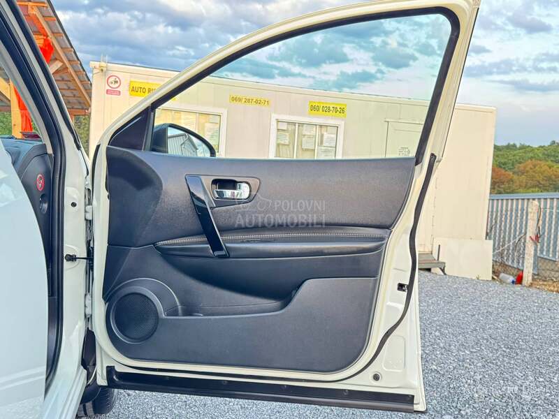 Nissan Qashqai + 2 360 KAMERA NAV. PAN0