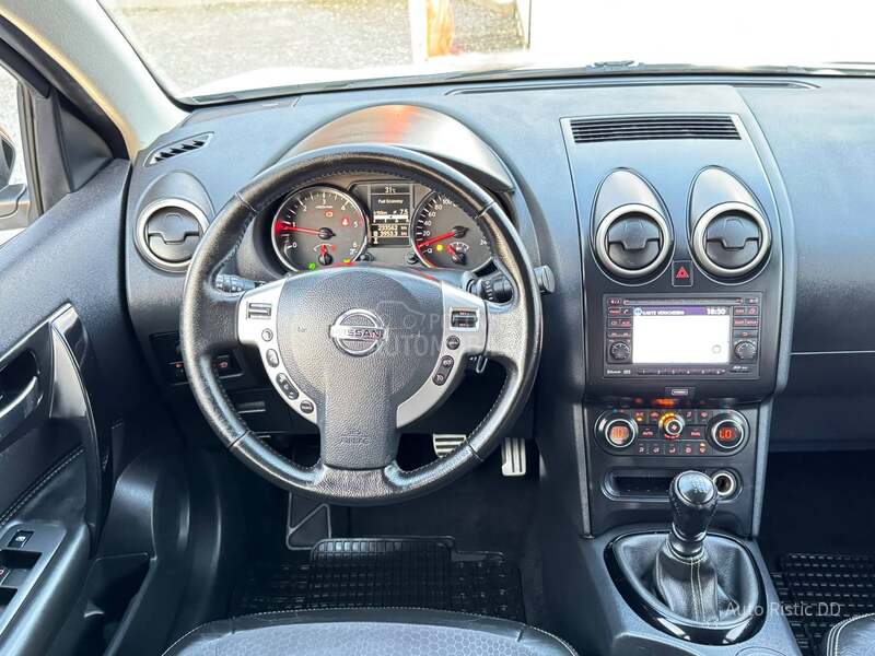 Nissan Qashqai + 2 360 KAMERA NAV. PAN0