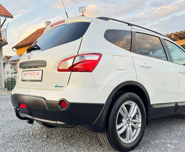 Nissan Qashqai + 2 360 KAMERA NAV. PAN0