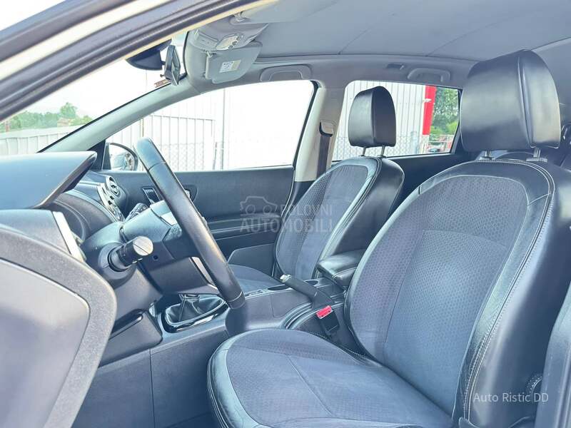 Nissan Qashqai + 2 360 KAMERA NAV. PAN0