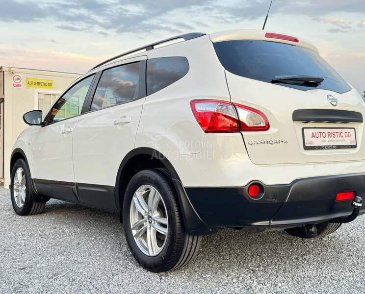 Nissan Qashqai + 2 360 KAMERA NAV. PAN0