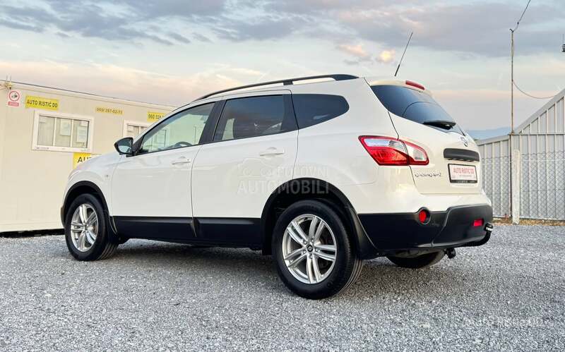 Nissan Qashqai + 2 360 KAMERA NAV. PAN0
