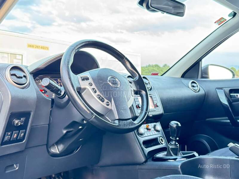 Nissan Qashqai + 2 360 KAMERA NAV. PAN0